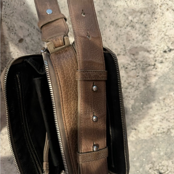 Allsaints Vincent crossbody bag in distressed thick taupe brown leather - Picture 4 of 6